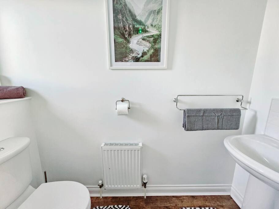 Modern 5 Bedroom Townhouse With Free Parking Glasgow Dış mekan fotoğraf