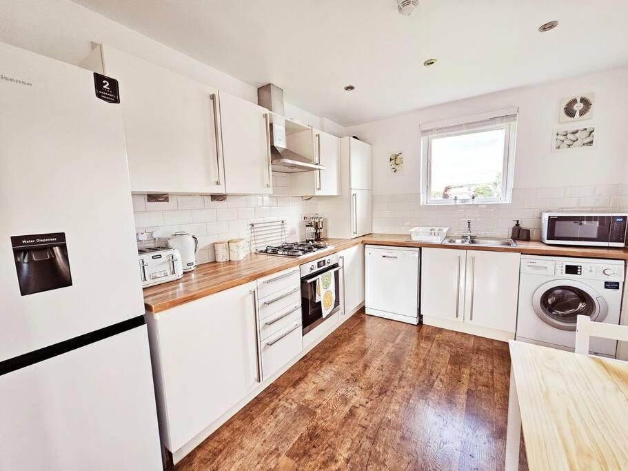 Modern 5 Bedroom Townhouse With Free Parking Glasgow Dış mekan fotoğraf