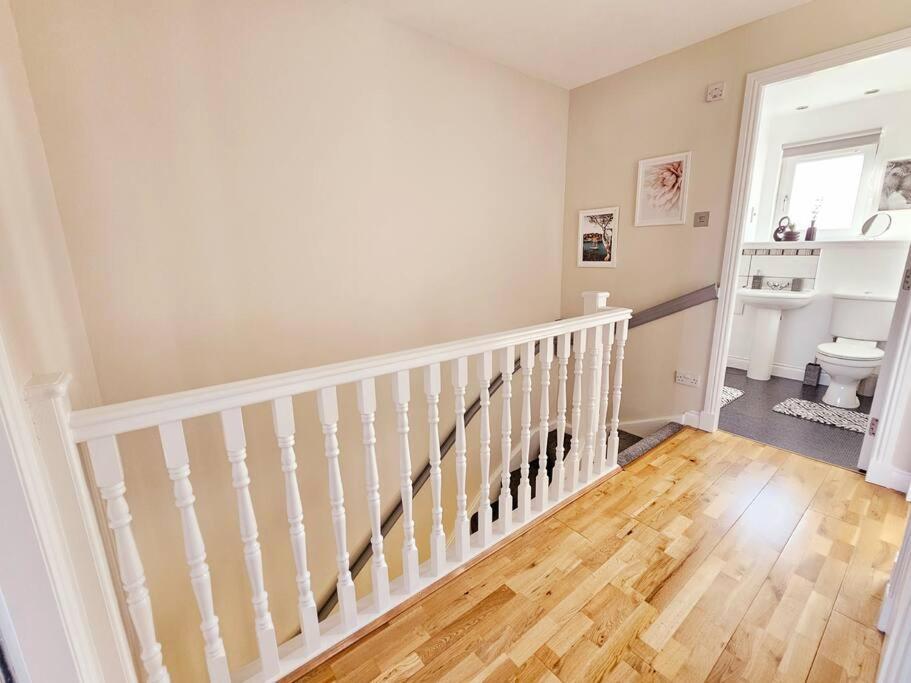 Modern 5 Bedroom Townhouse With Free Parking Glasgow Dış mekan fotoğraf