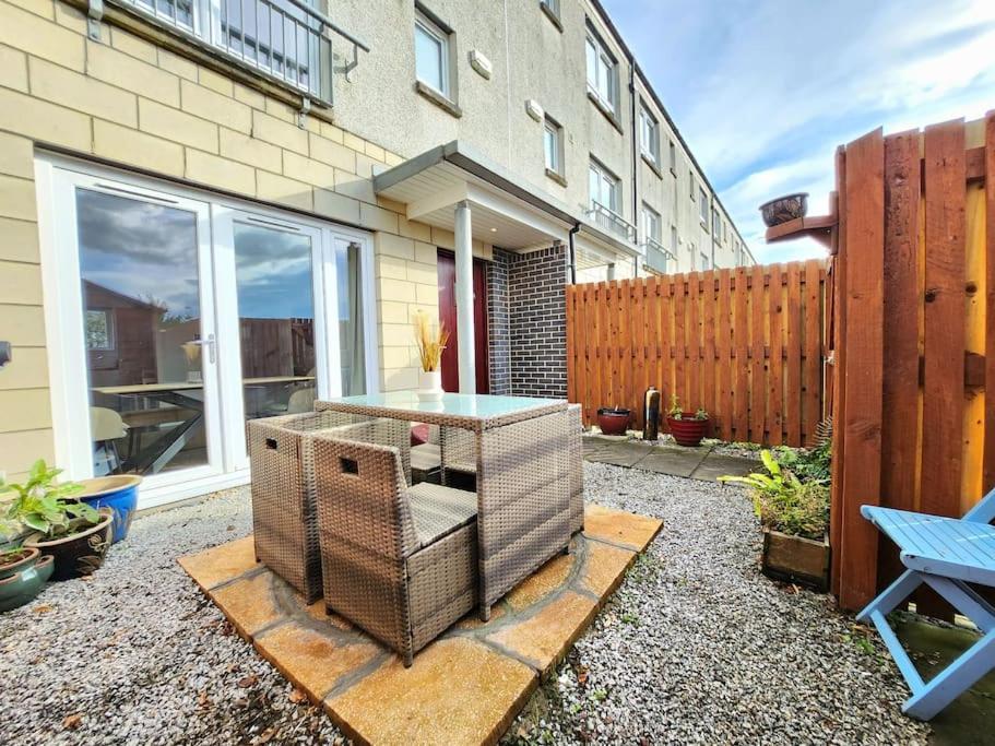 Modern 5 Bedroom Townhouse With Free Parking Glasgow Dış mekan fotoğraf
