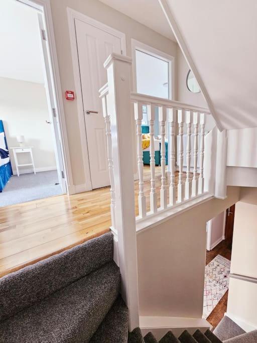 Modern 5 Bedroom Townhouse With Free Parking Glasgow Dış mekan fotoğraf