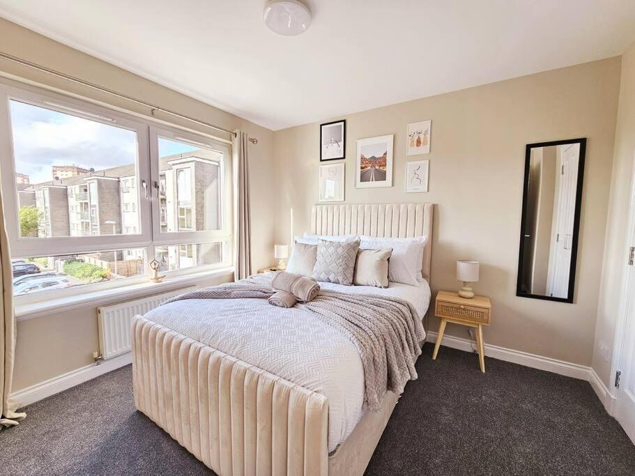Modern 5 Bedroom Townhouse With Free Parking Glasgow Dış mekan fotoğraf