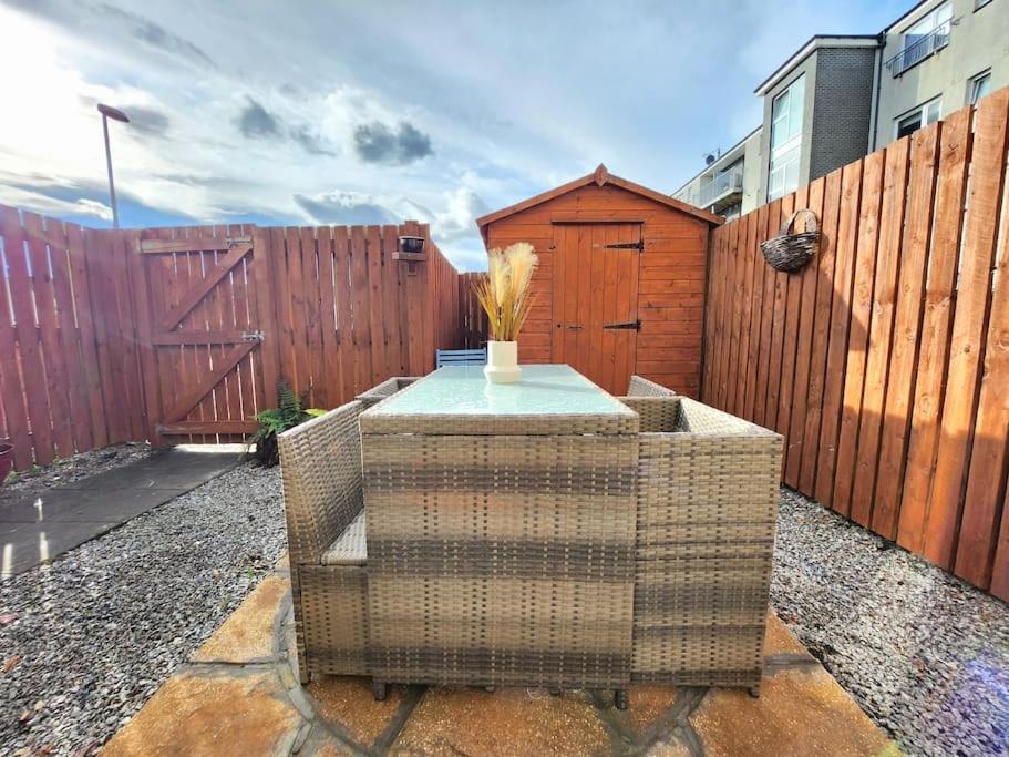 Modern 5 Bedroom Townhouse With Free Parking Glasgow Dış mekan fotoğraf