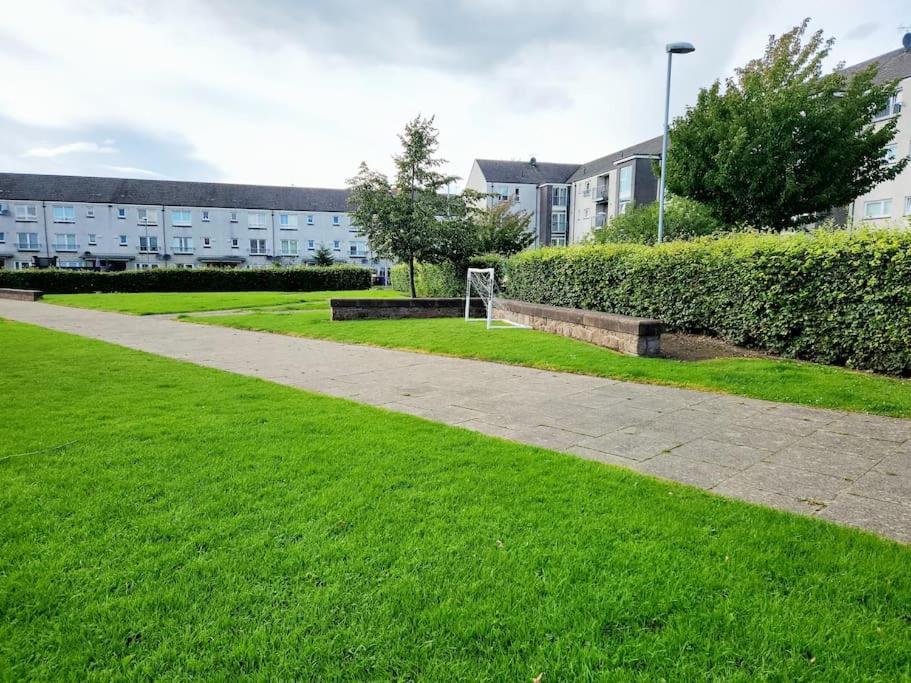 Modern 5 Bedroom Townhouse With Free Parking Glasgow Dış mekan fotoğraf