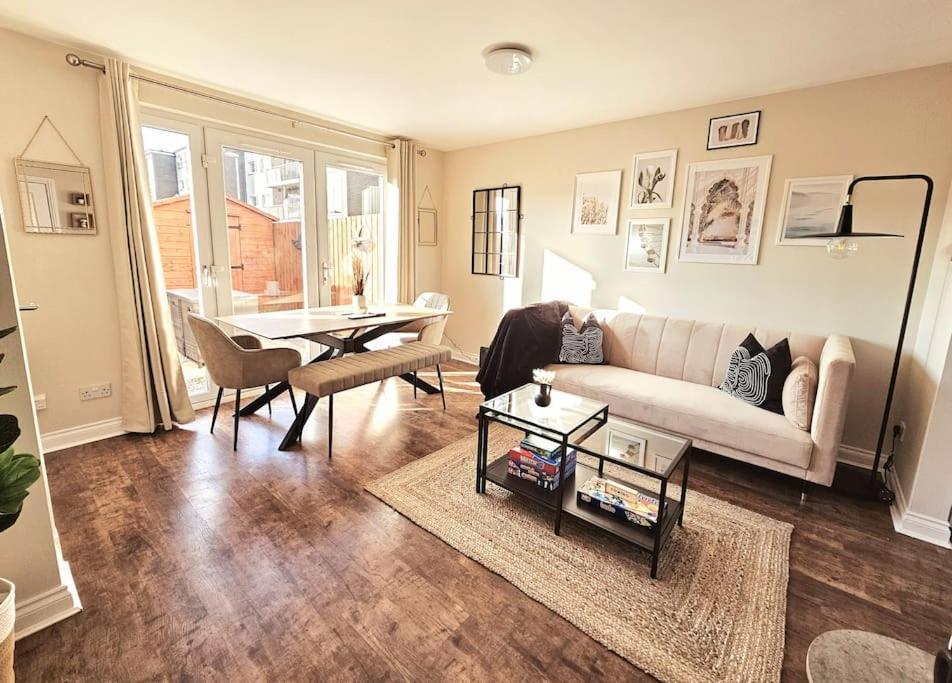 Modern 5 Bedroom Townhouse With Free Parking Glasgow Dış mekan fotoğraf