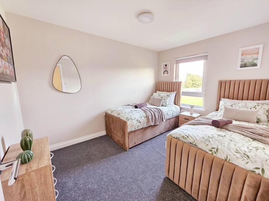 Modern 5 Bedroom Townhouse With Free Parking Glasgow Dış mekan fotoğraf