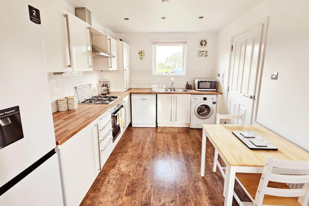 Modern 5 Bedroom Townhouse With Free Parking Glasgow Dış mekan fotoğraf