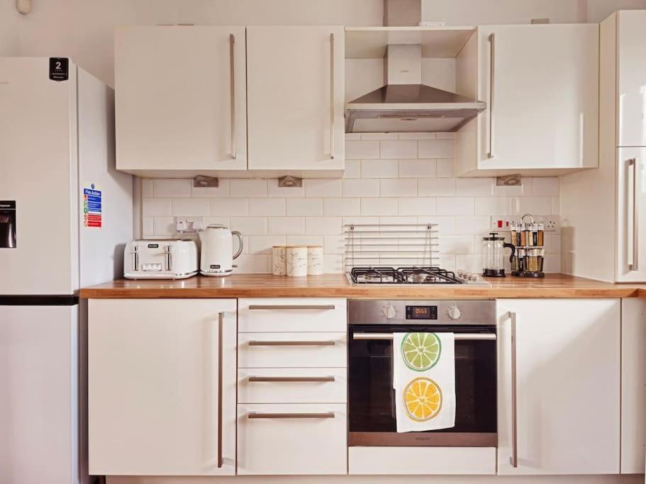 Modern 5 Bedroom Townhouse With Free Parking Glasgow Dış mekan fotoğraf