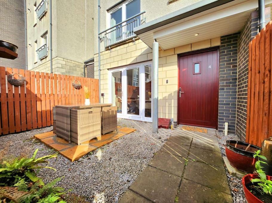 Modern 5 Bedroom Townhouse With Free Parking Glasgow Dış mekan fotoğraf