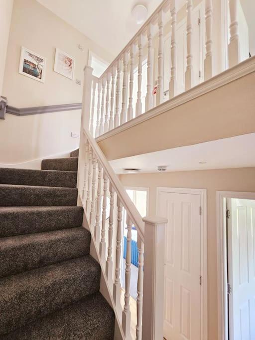 Modern 5 Bedroom Townhouse With Free Parking Glasgow Dış mekan fotoğraf