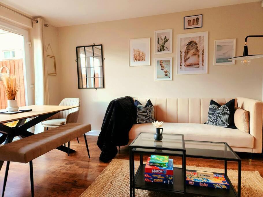 Modern 5 Bedroom Townhouse With Free Parking Glasgow Dış mekan fotoğraf