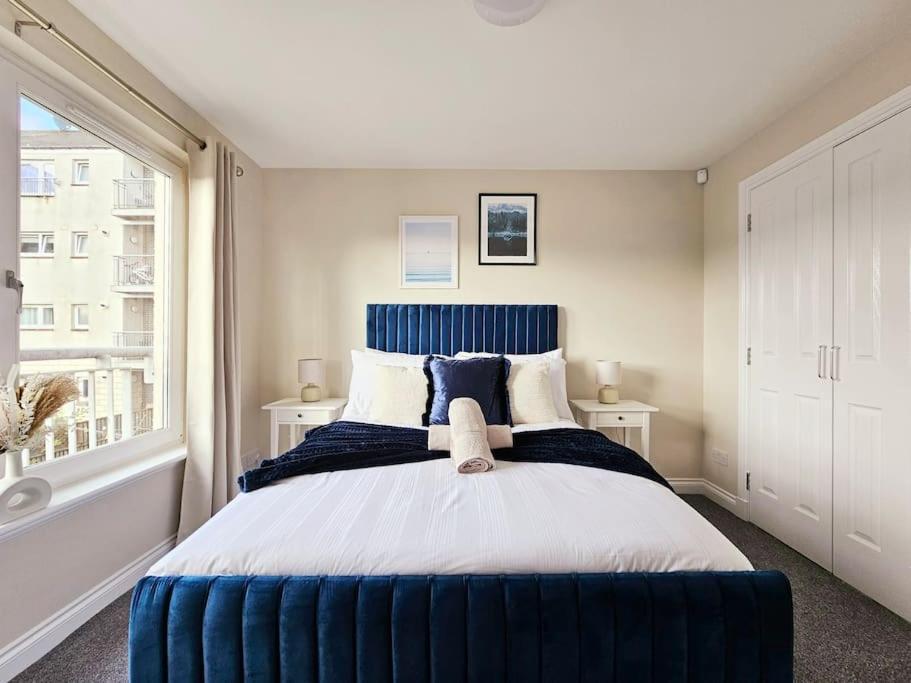 Modern 5 Bedroom Townhouse With Free Parking Glasgow Dış mekan fotoğraf