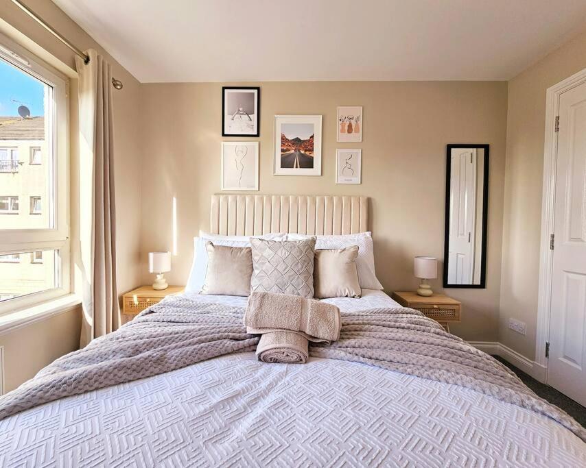 Modern 5 Bedroom Townhouse With Free Parking Glasgow Dış mekan fotoğraf